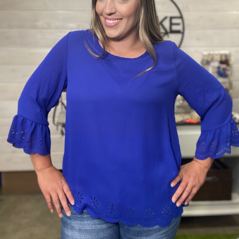 Eyelet Detailed Trumpet Sleeve Top (Large)